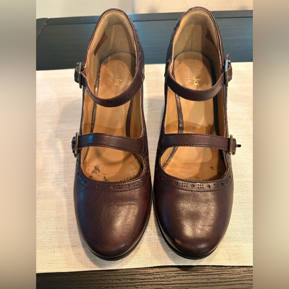 Clarks Artisan Brown Leather Double Strap
Mary Jane Pump Heels Women